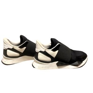 Givenchy hard to find in black and white, 36 or 6US size, great condition